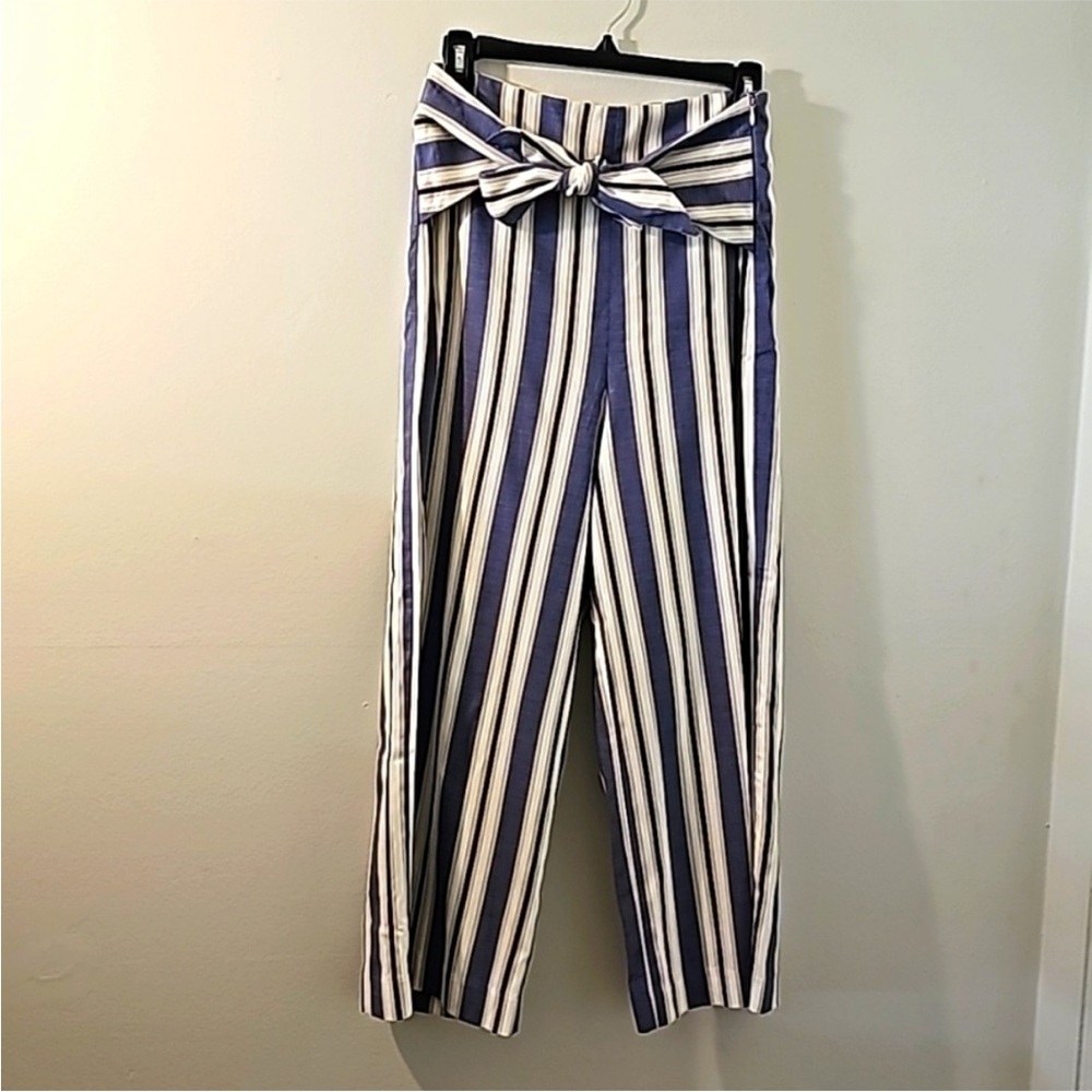 Express | Striped Blue Cropped Pants - Picture 2 of 2